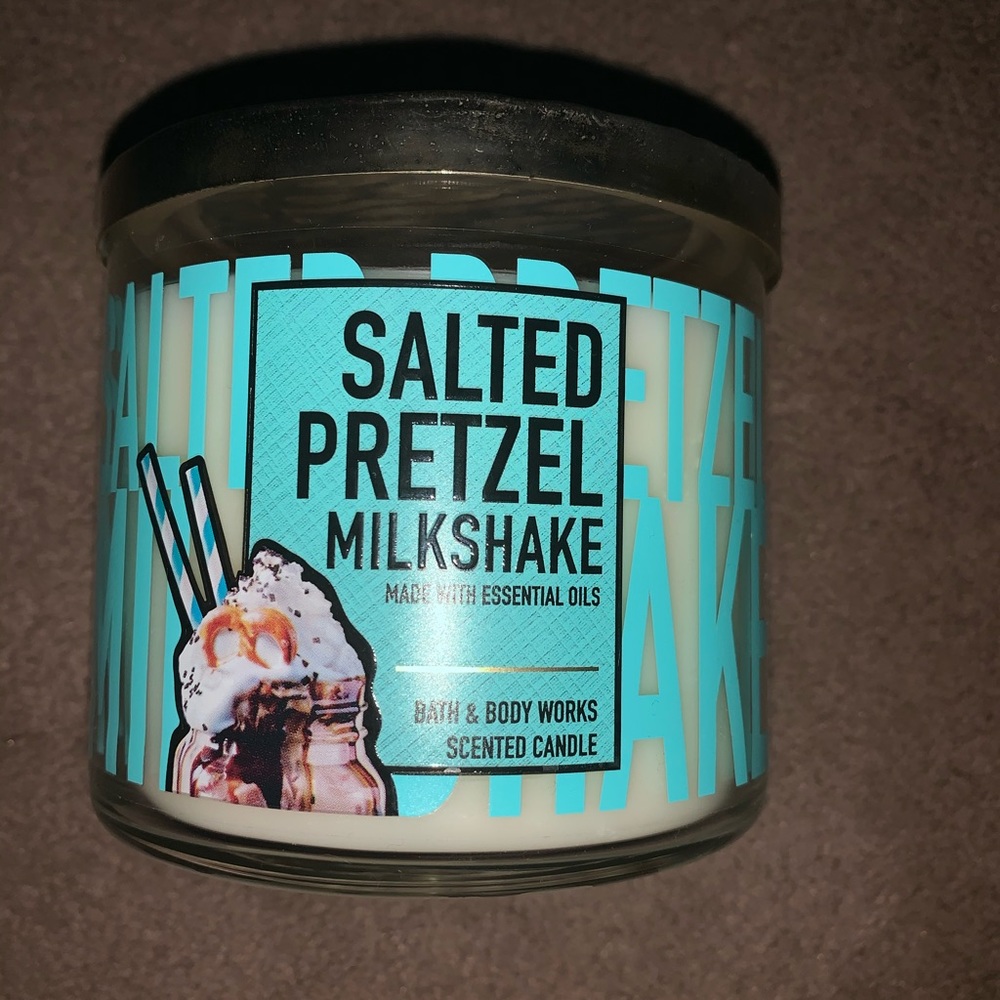 Bath & Body Works Salted Pretzel Milkshake Candle